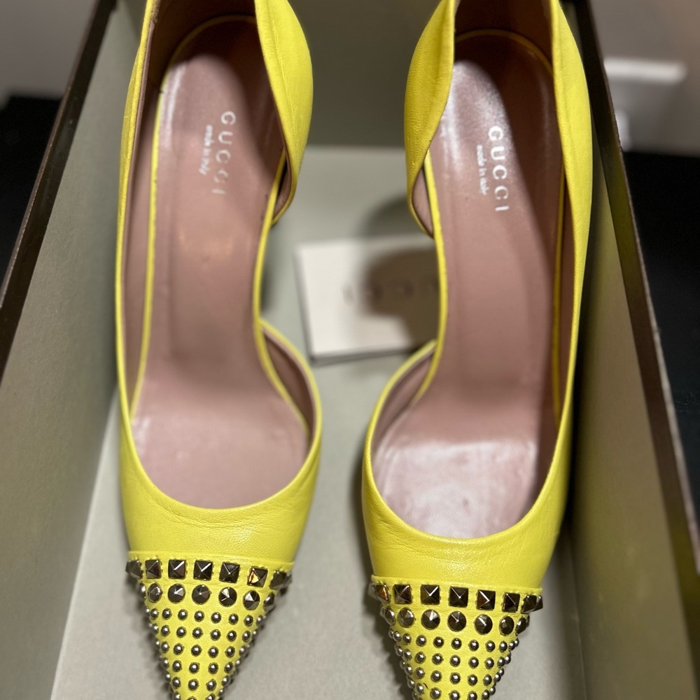 Gucci Mimosa Flower Pumps - Picture 5 of 5